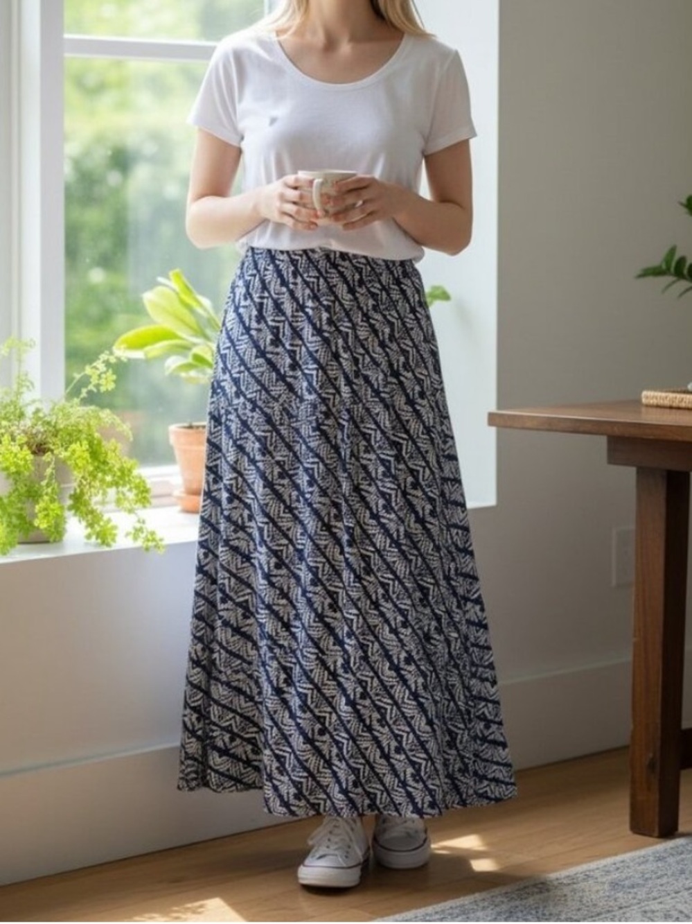 Chico's Navy and White Printed Circle Skirt Elastic Waist Size 1